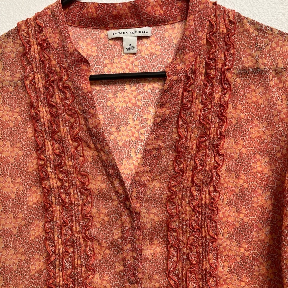 3/$20 Banana Republic Sheer Ruffled Floral Blouse Top Women Medium Orange Summer - Picture 4 of 8
